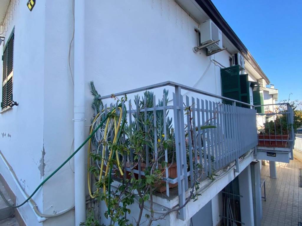 appartamento in vendita a Roma in zona Torre Angela