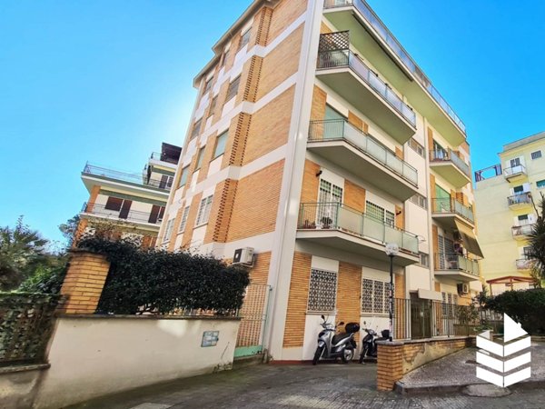 appartamento in vendita a Roma in zona Tomba di Nerone
