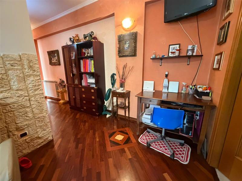 appartamento in vendita a Roma in zona Lago Regillo