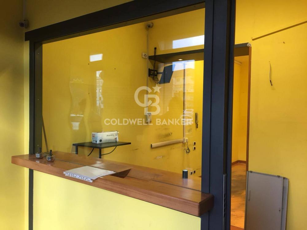 locale commerciale in vendita a Roma in zona Primavalle