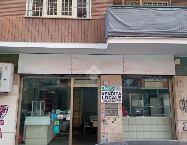 locale commerciale in vendita a Roma in zona Prenestino-Labicano