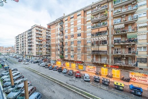 appartamento in vendita a Roma in zona Tuscolano