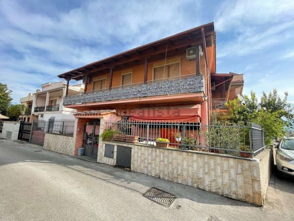 appartamento in vendita a Roma in zona Lunghezza