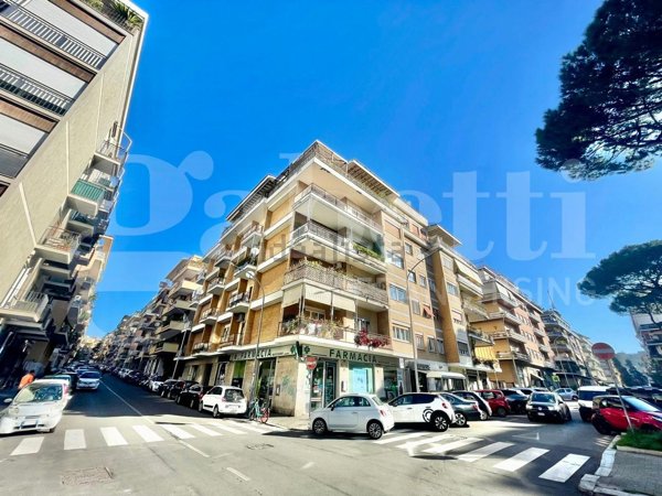 locale commerciale in vendita a Roma in zona Centro Storico