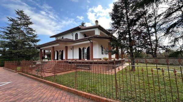 casa indipendente in vendita a Roma in zona Pantan Monastero
