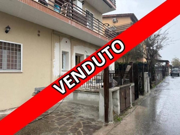 appartamento in vendita a Roma in zona Valle Muricana