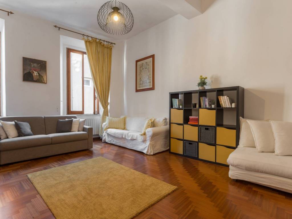 appartamento in vendita a Roma in zona Rione Regola
