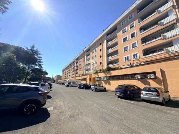 appartamento in vendita a Roma in zona Torre Angela