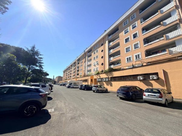 appartamento in vendita a Roma in zona Torre Angela