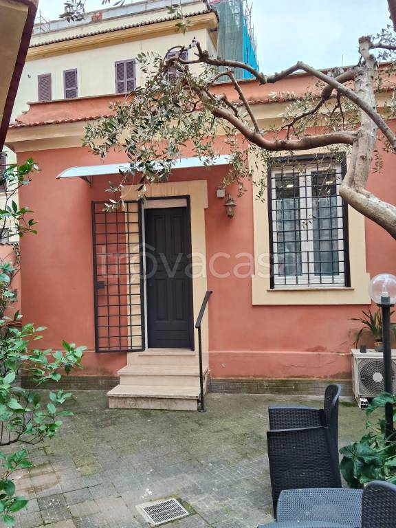 appartamento in vendita a Roma in zona Appio Claudio