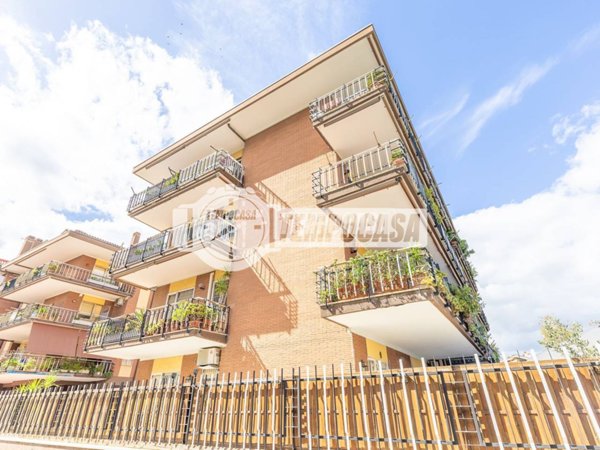 appartamento in vendita a Roma in zona Osteria del Curato