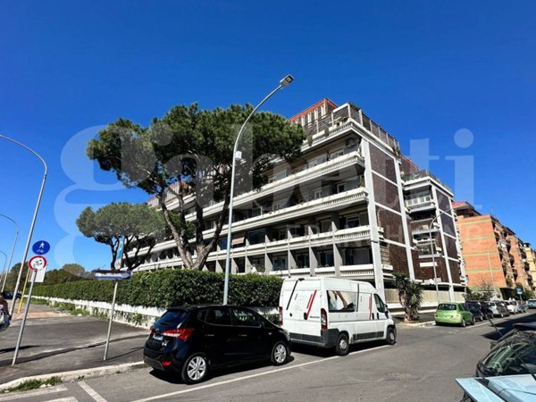 appartamento in vendita a Roma in zona Ostia