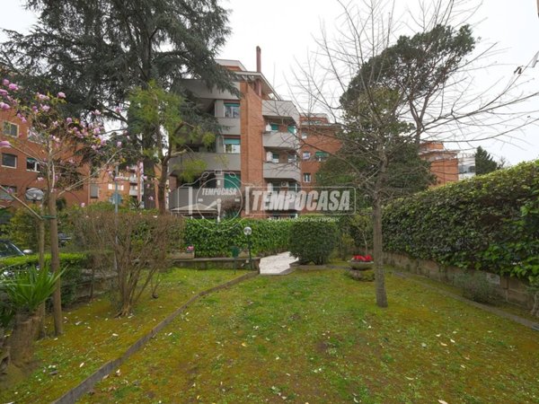 appartamento in vendita a Roma in zona Tomba di Nerone