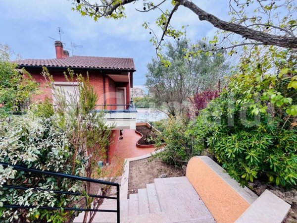 casa indipendente in vendita a Roma in zona Torrino