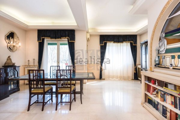 appartamento in vendita a Roma in zona EUR