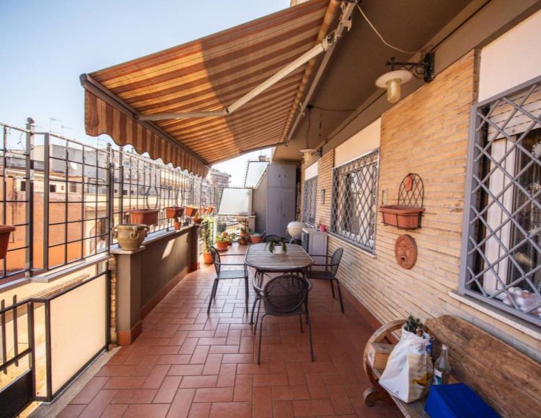 appartamento in vendita a Roma in zona Tuscolano