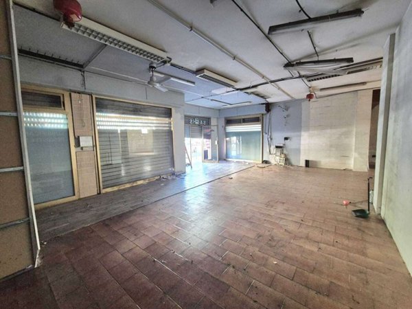 locale commerciale in vendita a Roma in zona Primavalle