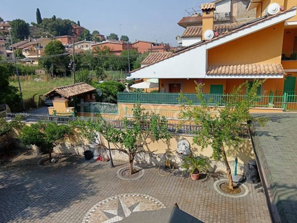 appartamento in vendita a Roma in zona Selva Candida