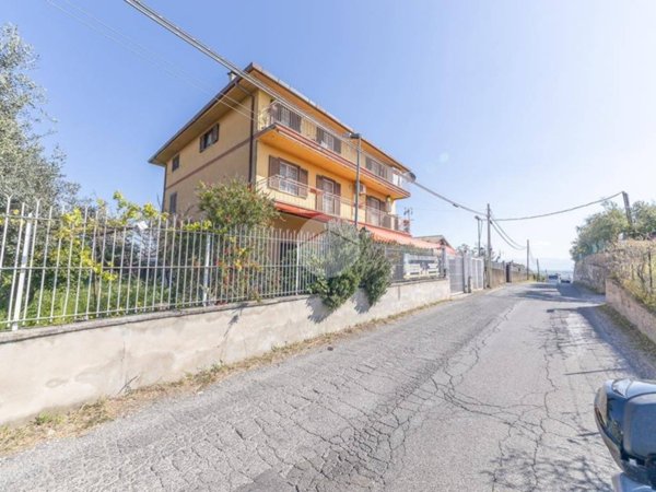 appartamento in vendita a Roma in zona Finocchio