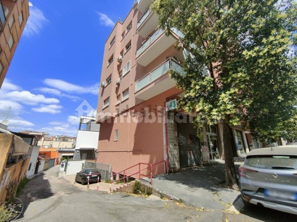 locale commerciale in vendita a Roma