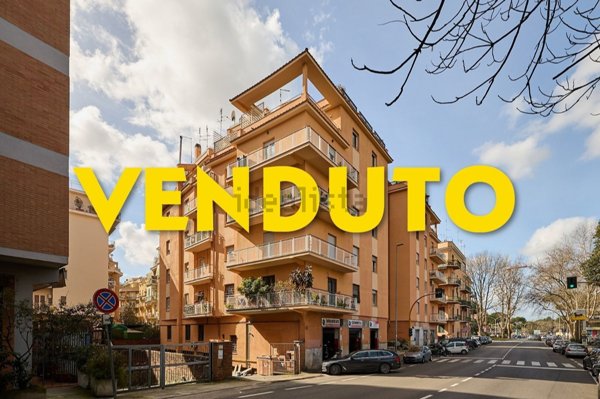appartamento in vendita a Roma in zona Ostiense