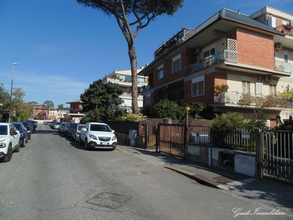 appartamento in vendita a Roma in zona Appio Pignatelli
