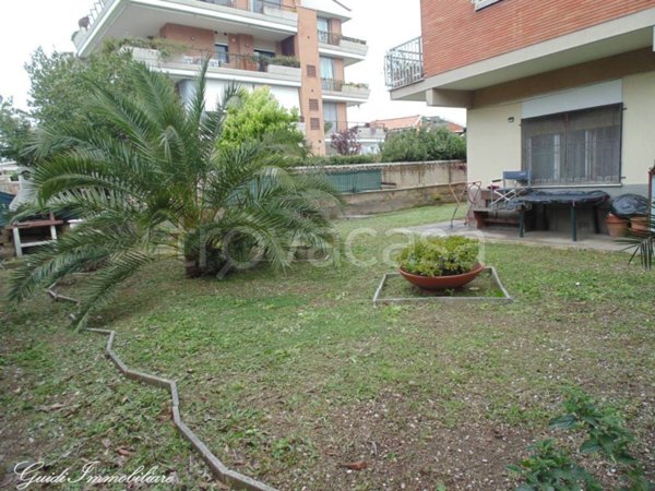 appartamento in vendita a Roma in zona Appio Claudio