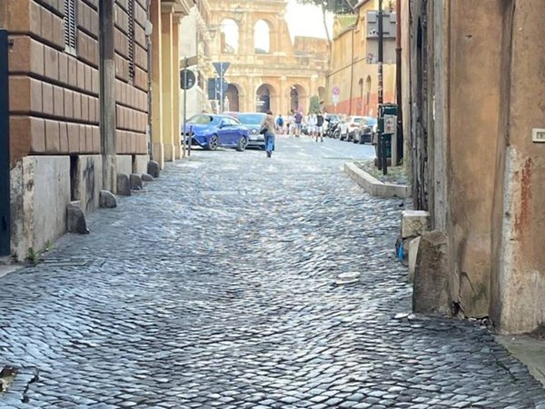 appartamento in vendita a Roma in zona Rione Monti/Campitelli