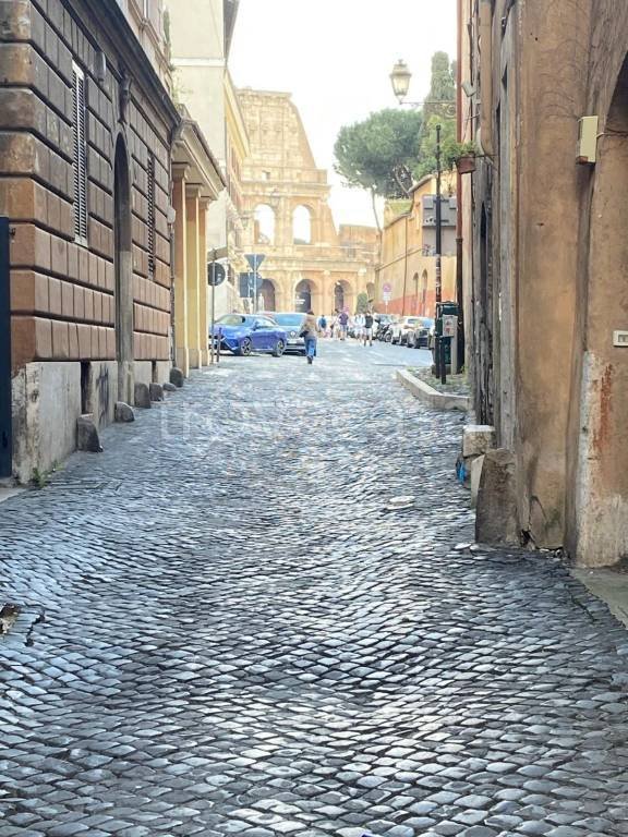 appartamento in vendita a Roma in zona Rione Monti/Campitelli