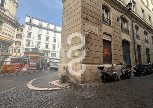 negozio in vendita a Roma in zona Trevi-Colonna