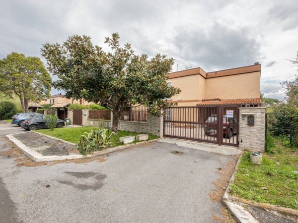 casa indipendente in vendita a Roma in zona Tor Vergata/Torrenova