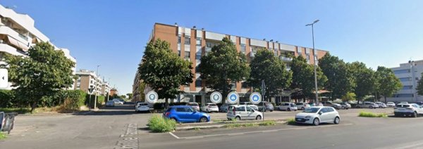 negozio in vendita a Roma in zona Acilia