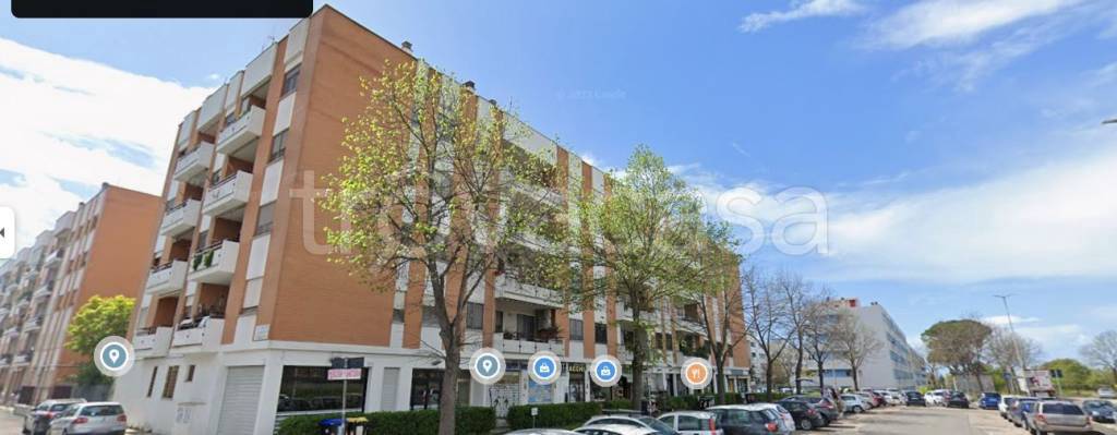 negozio in vendita a Roma in zona Acilia