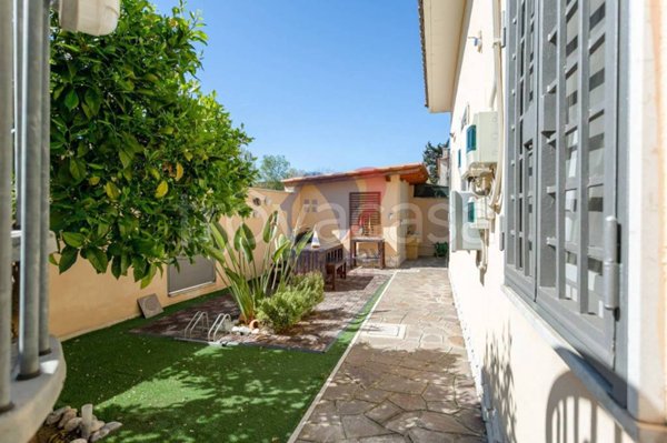 casa indipendente in vendita a Roma in zona Ostiense