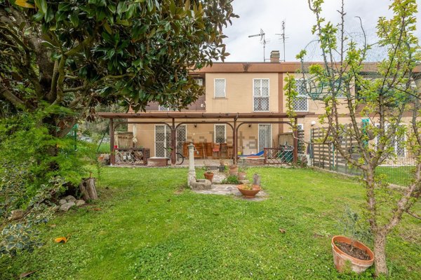 casa indipendente in vendita a Roma in zona Torre Gaia