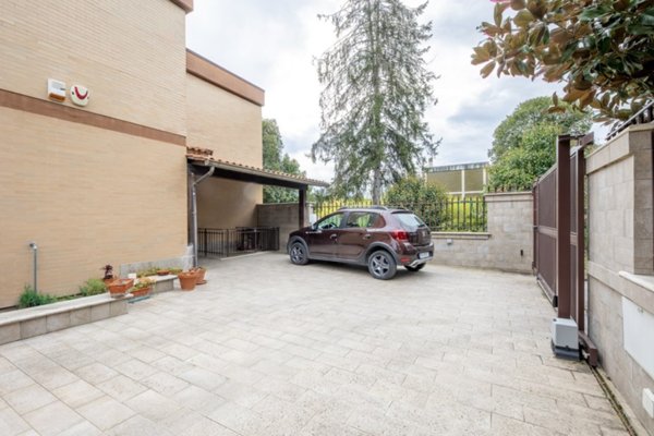 casa indipendente in vendita a Roma in zona Torre Gaia