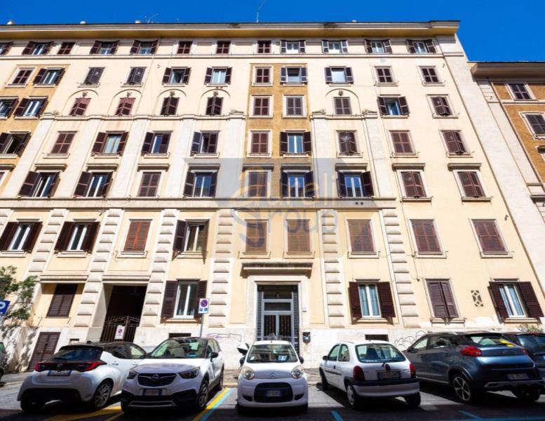 appartamento in vendita a Roma in zona Tuscolano