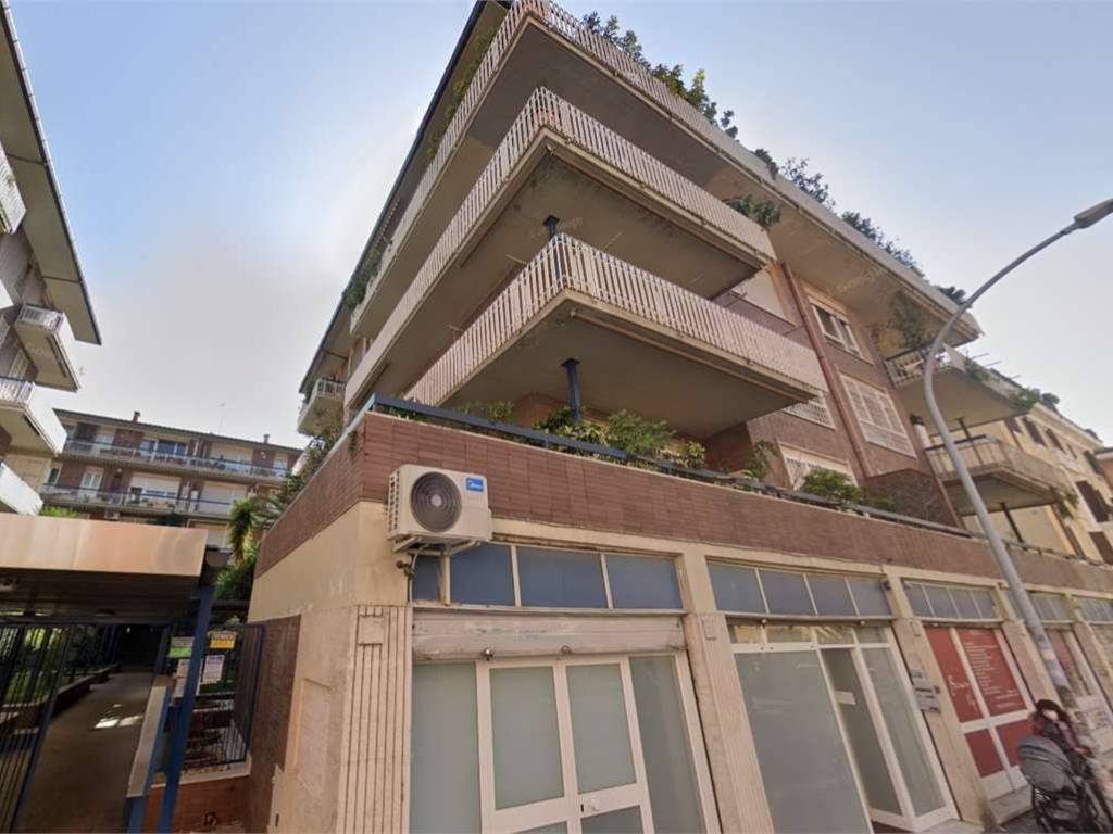 appartamento in vendita a Roma in zona Appio Latino