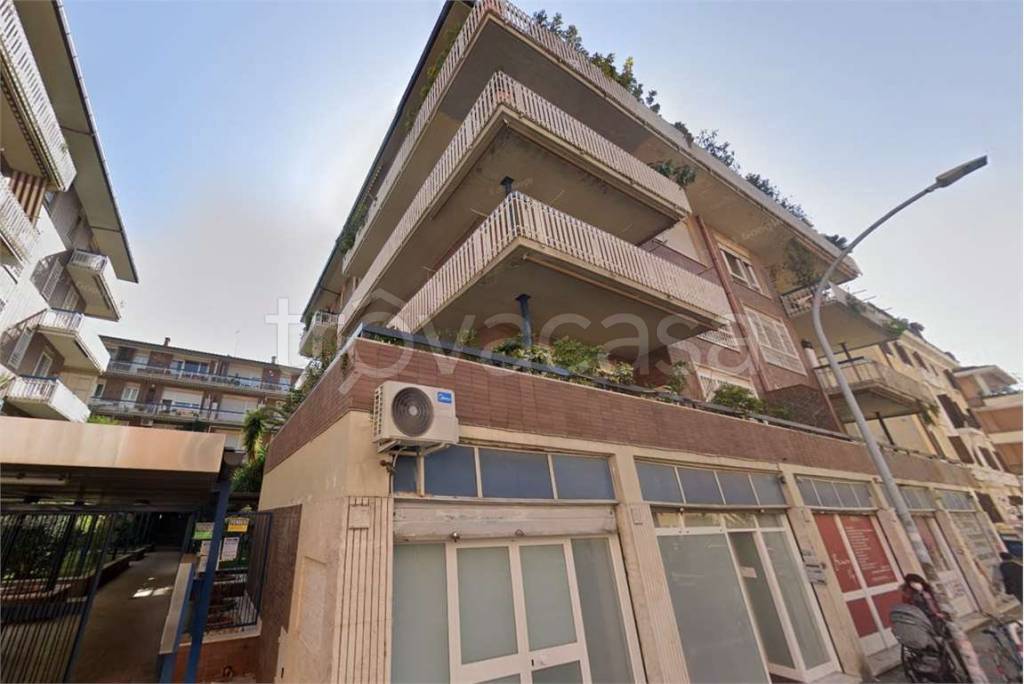 appartamento in vendita a Roma in zona Appio Latino