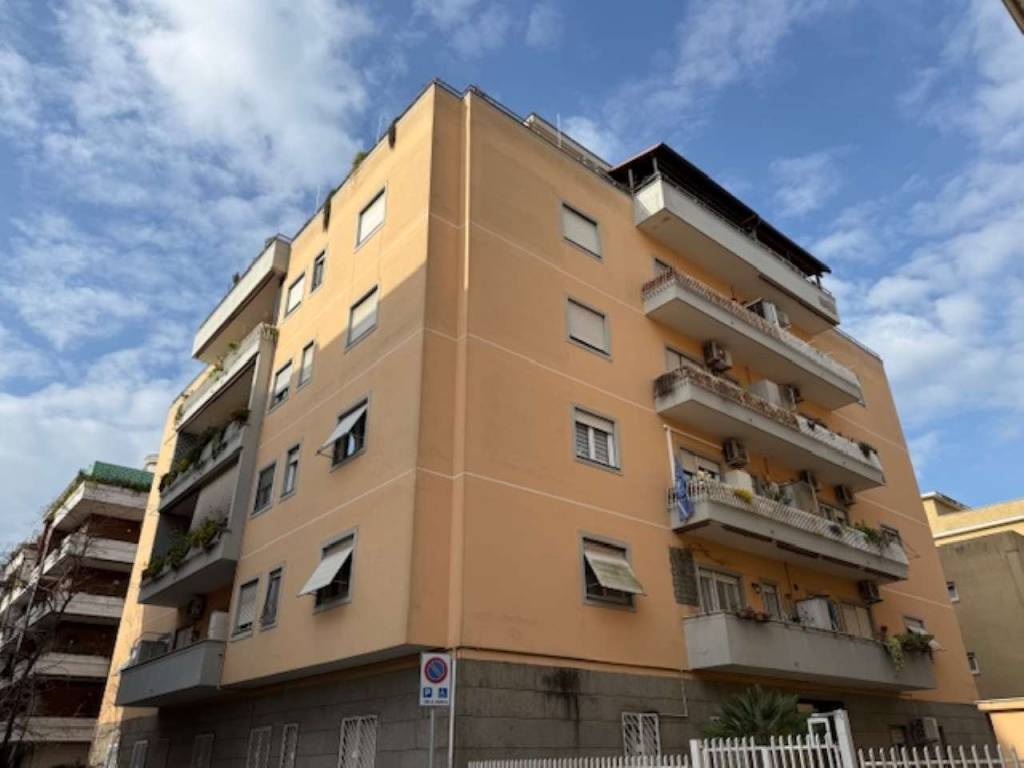 appartamento in vendita a Roma in zona Ostia