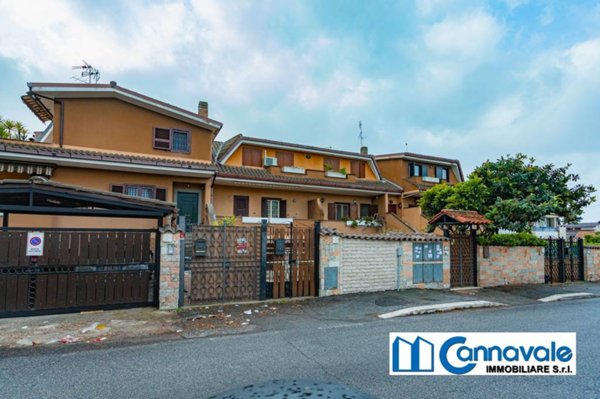 casa indipendente in vendita a Roma in zona Casal Palocco