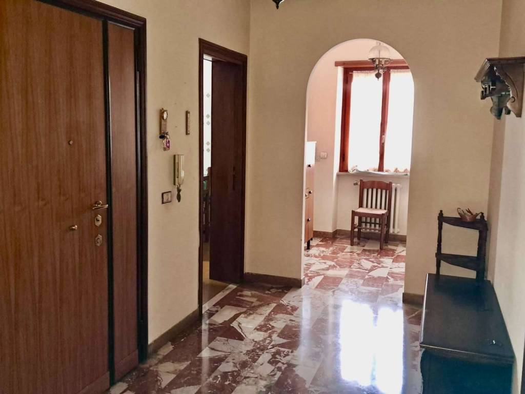 appartamento in vendita a Roma in zona Valle Muricana