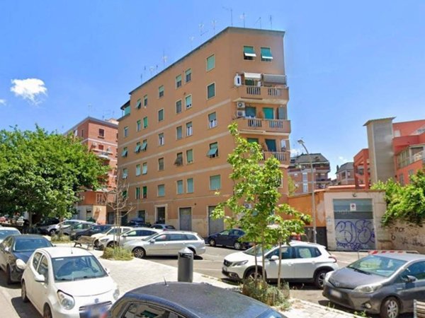 appartamento in vendita a Roma in zona Appio Latino