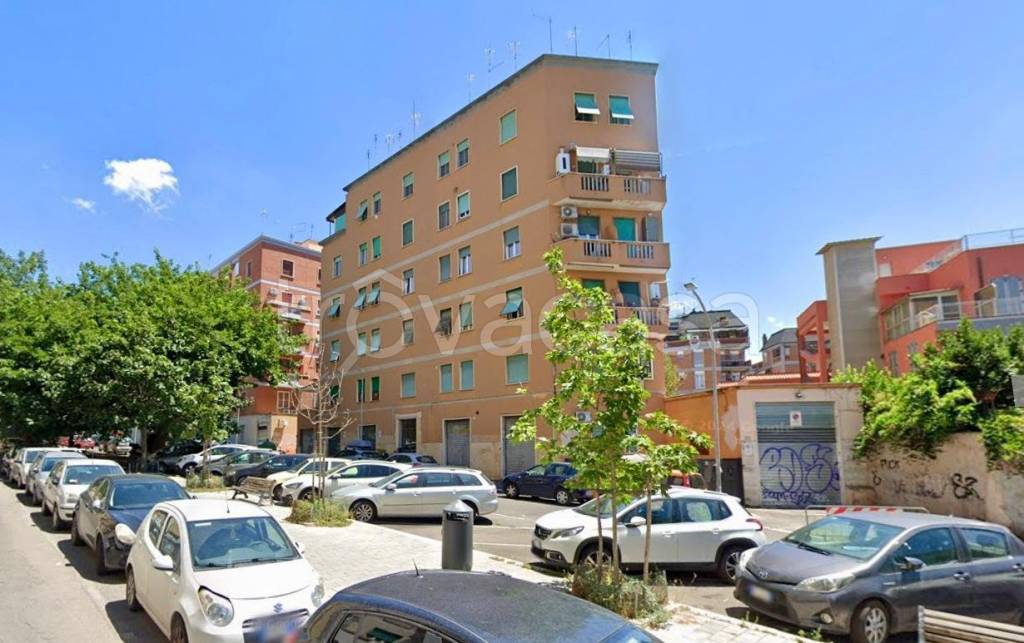 appartamento in vendita a Roma in zona Tuscolano