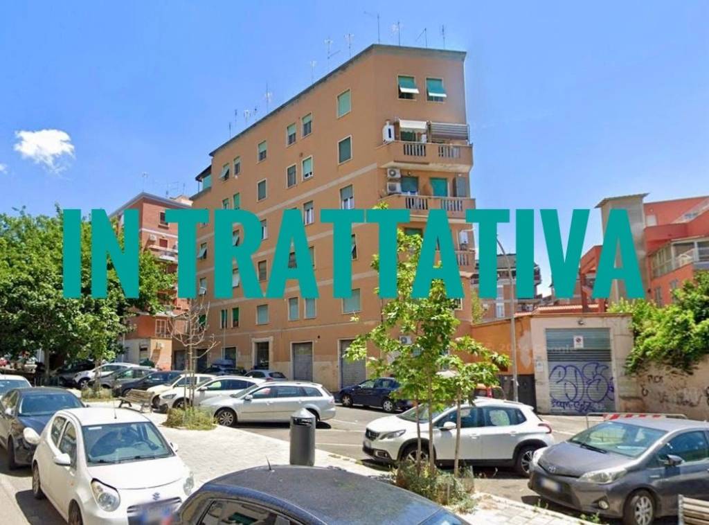 appartamento in vendita a Roma in zona Tuscolano