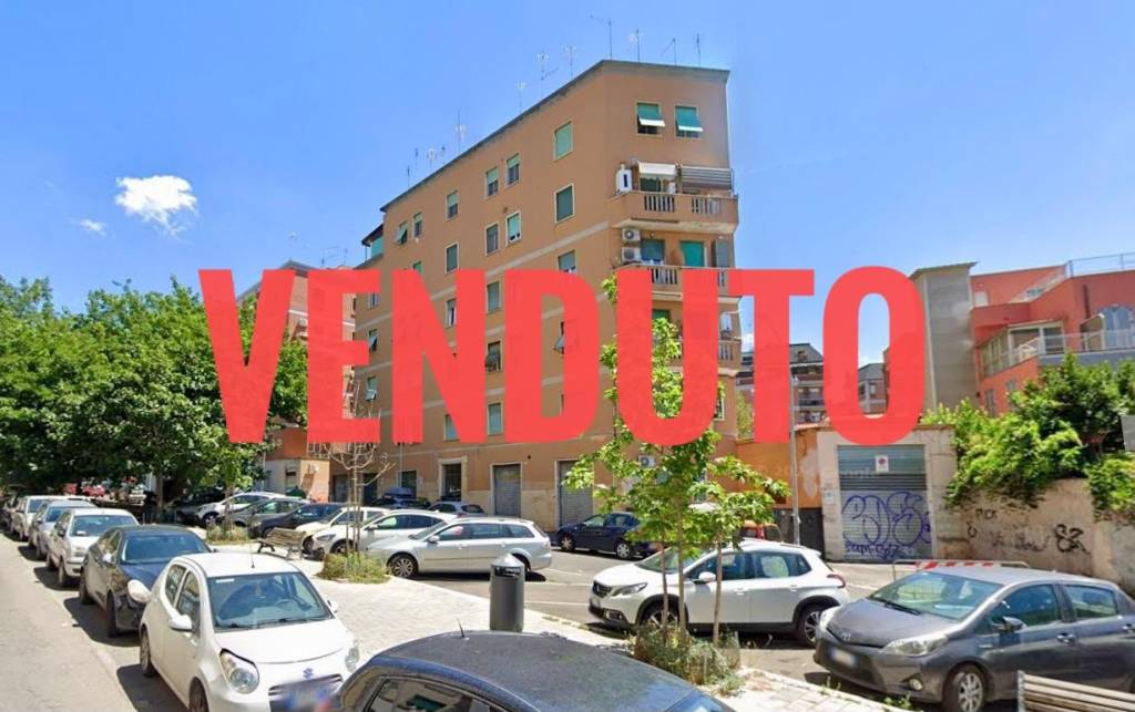 appartamento in vendita a Roma in zona Tuscolano