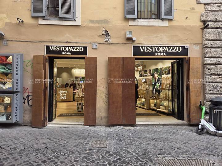 negozio in vendita a Roma in zona Parione/Sant'Eustachio