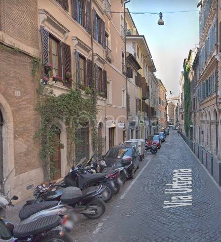 negozio in vendita a Roma in zona Rione Monti/Campitelli