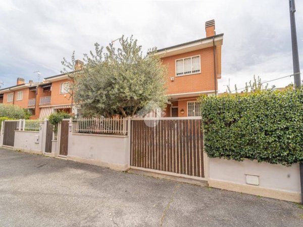 casa indipendente in vendita a Roma in zona Tor Vergata/Torrenova