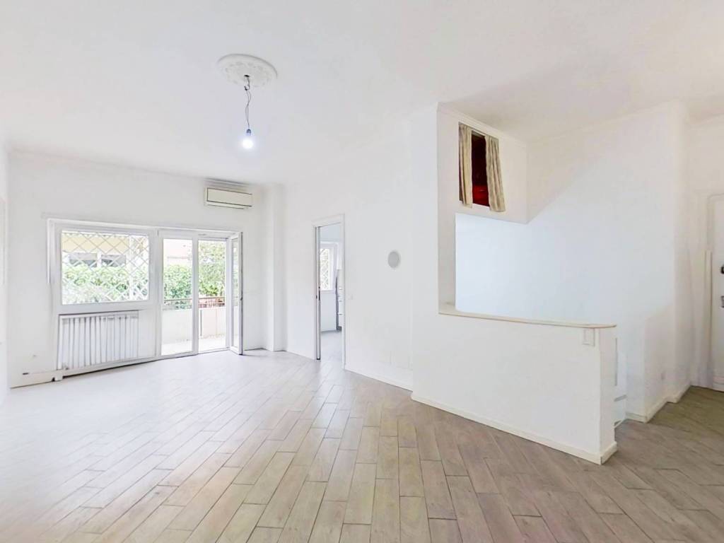 appartamento in vendita a Roma in zona Axa